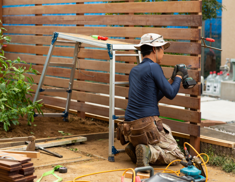 施工現場　職人チーム　写真