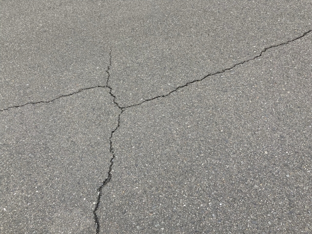 コラム：駐車場 ひび割れ