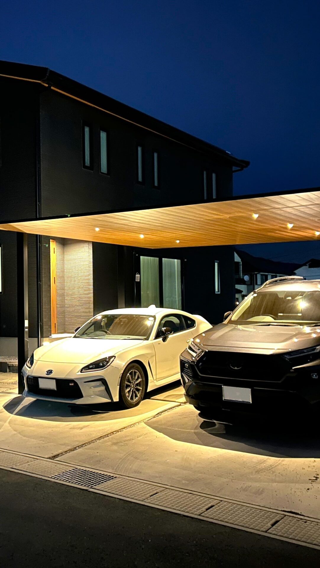 思わず見惚れてしまうほど美しい、LIXIL「カーポートSC」の施工事例をご紹介します。✨ アイチャッチ 思わず見惚れてしまうほど美しい、LIXIL「カーポートSC」の施工事例をご紹介します。✨ アイチャッチ