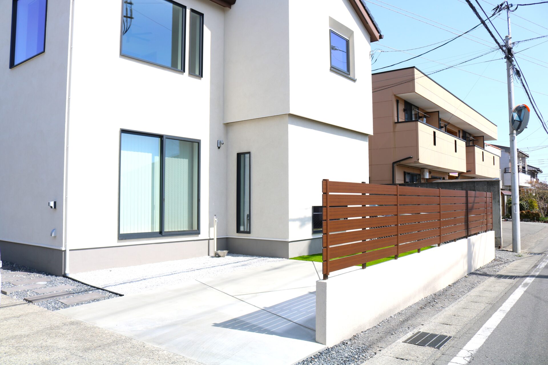 群馬県前橋市Y様　白壁に緑が映える洗練された新築外構 アイチャッチ