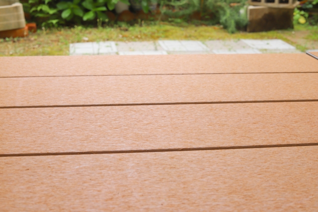 コラム：人工ウッドデッキ