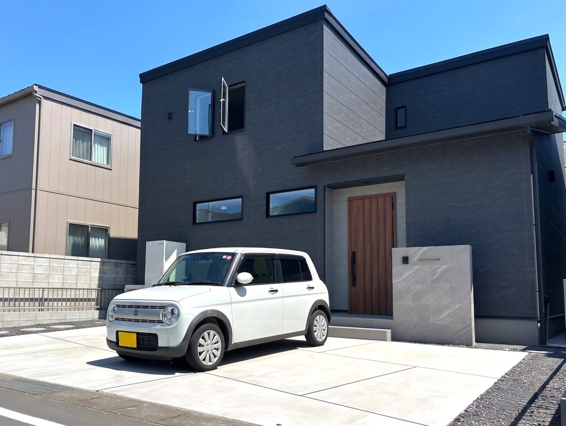 群馬県伊勢崎市M様　新居の魅力を引き立てる、住まいと調和する新築外構 アイチャッチ