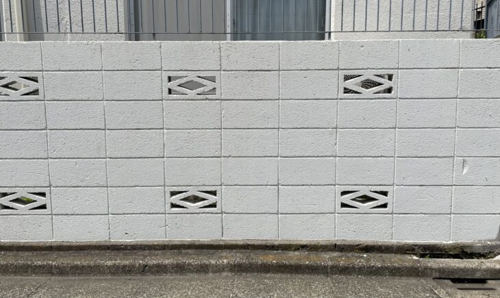 群馬県の住宅街に続く古いブロック塀 外構リフォームでの見直し ガーデンラボ